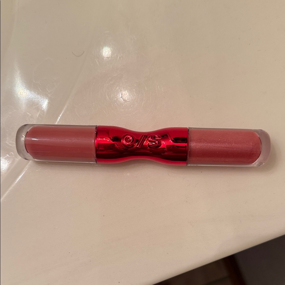 ONE/SIZE Dual Lipstick - Shimmering Rose and Deep Red